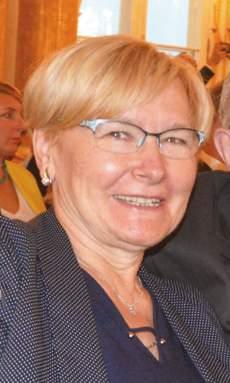Ministerstwo zmieniało wielokrotnie nazwę i swoich szefów, a Ona awansowała i stała się długoletnią rzeczniczką prasową, by odchodzić na emeryturę jako dyrektor Biura Informacji i Promocji w