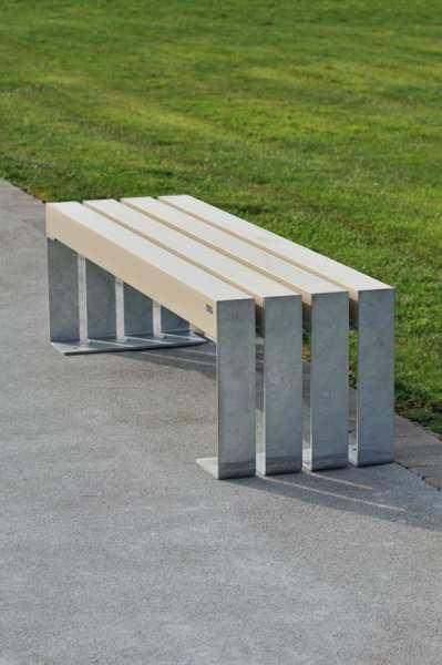 Parametry techniczne Długość: Szerokość: Wysokość: ca.200cm ca. 70cm ca.80cm Liczba sztuk: 3 Kosz na odpadki Wysokość: Średnica: ca. 110cm ca.