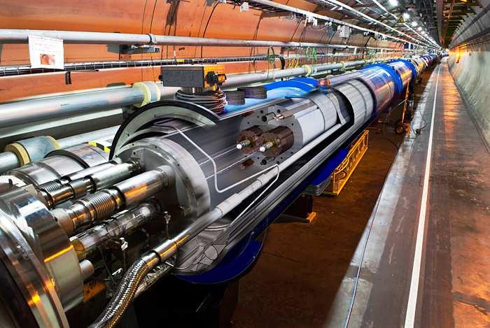LHC w liczbach W LHC są dwa pieścienie, w któych kążą potony (lub ciężkie jony) w pzeciwnych kieunkach; ich toy pzecinają się w 4 miejscach LHC składa się ok.