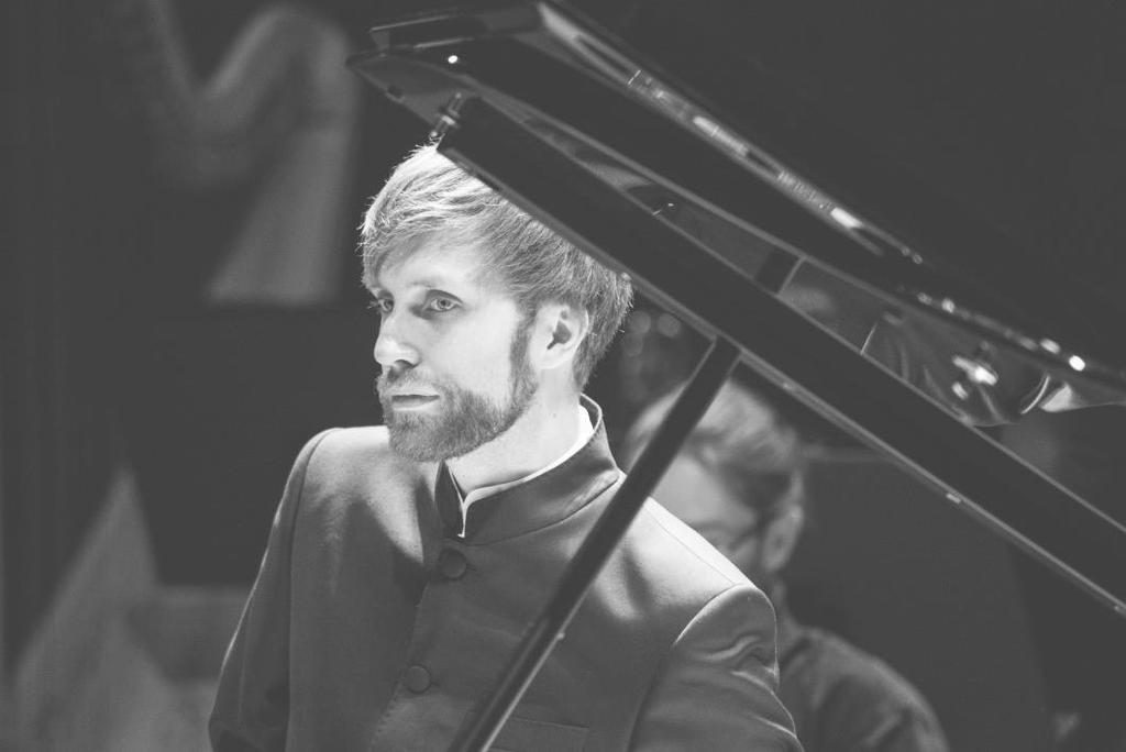 fot. Marta Ignatowicz Nikola Kołodziejczyk Kompozytor, aranżer, dyrygent i pianista. Wykładowca Uniwersytetu Muzycznego Fryderyka Chopina w Warszawie.