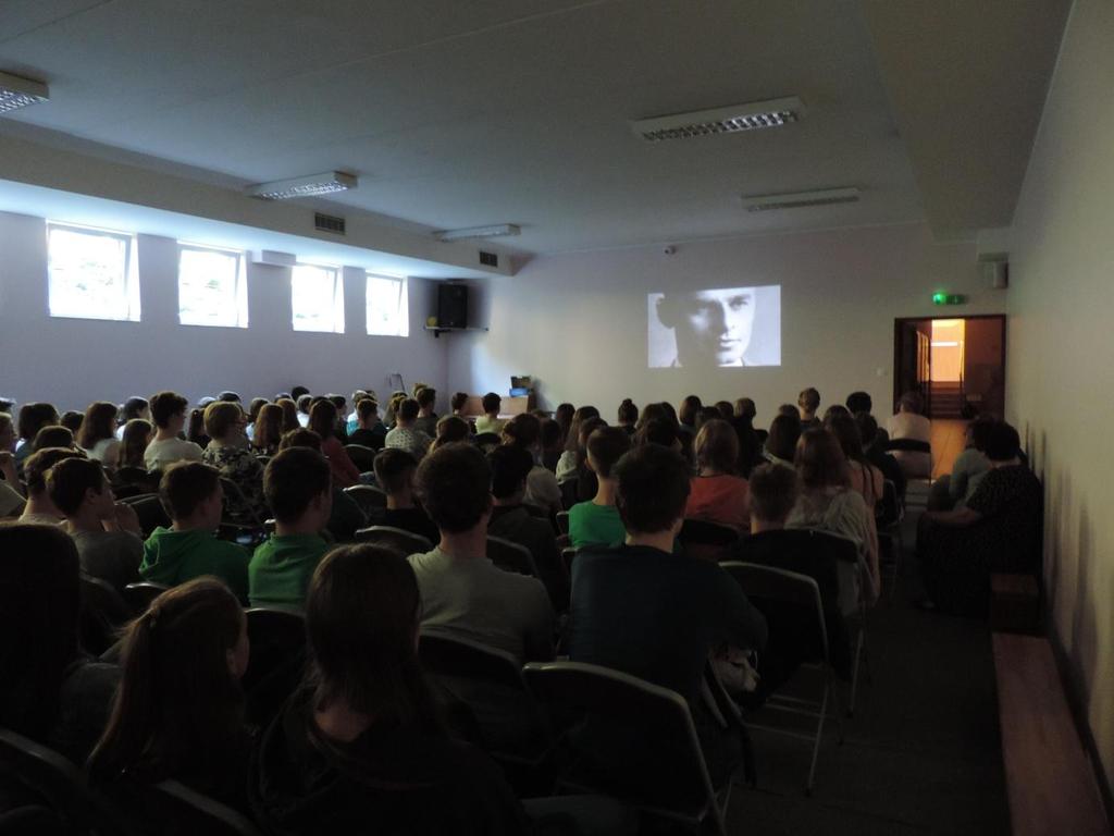 Projekt został zainaugurowany przez pokaz filmów Ochotnik do Auschwitz oraz Ucieczka z piekła, w którym uczestniczyli uczniowie gimnazjów i liceów należących do