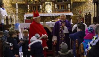 , na której dzieci, przygotowujące się do I Komunii świętej, otrzymały medaliki.