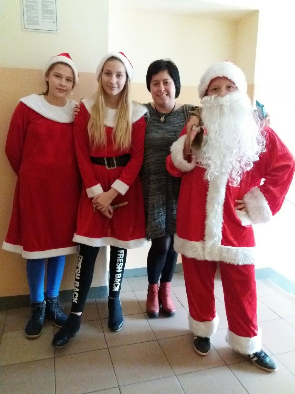 Dziennik Bałtycki Numer 2 12/2018 Strona 2 www.dziennikbaltycki.pl Każdy z nas lubi Mikołaja :) Oczywiście odwiedził on również uczniów naszej szkoły.