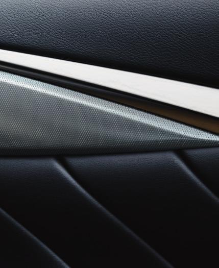 STYLOWE DODATKI Jak powstało Twoje INFINITI Q50? Zaprojektowano je tak, by mogło poszerzać możliwości kierowcy i proponować mu śmiałe rozwiązania.