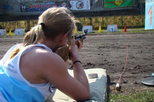 30 - przyjmowanie zawodników, weryfikacja list startowych, 10.00 10.50 - przestrzeliwanie broni, zapoznanie z trasami biegowymi, 10.00 10.30 - w pierwszej kolejności strzelnica śrutowa, 10.