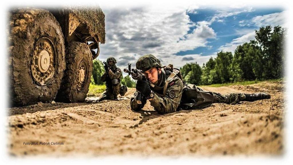 Kształcenie żołnierzy służby przygotowawczej na potrzeby korpusu oficerów jest realizowane w uczelniach wojskowych, podoficerów w szkołach podoficerskich, a szeregowych w ośrodkach szkolenia.
