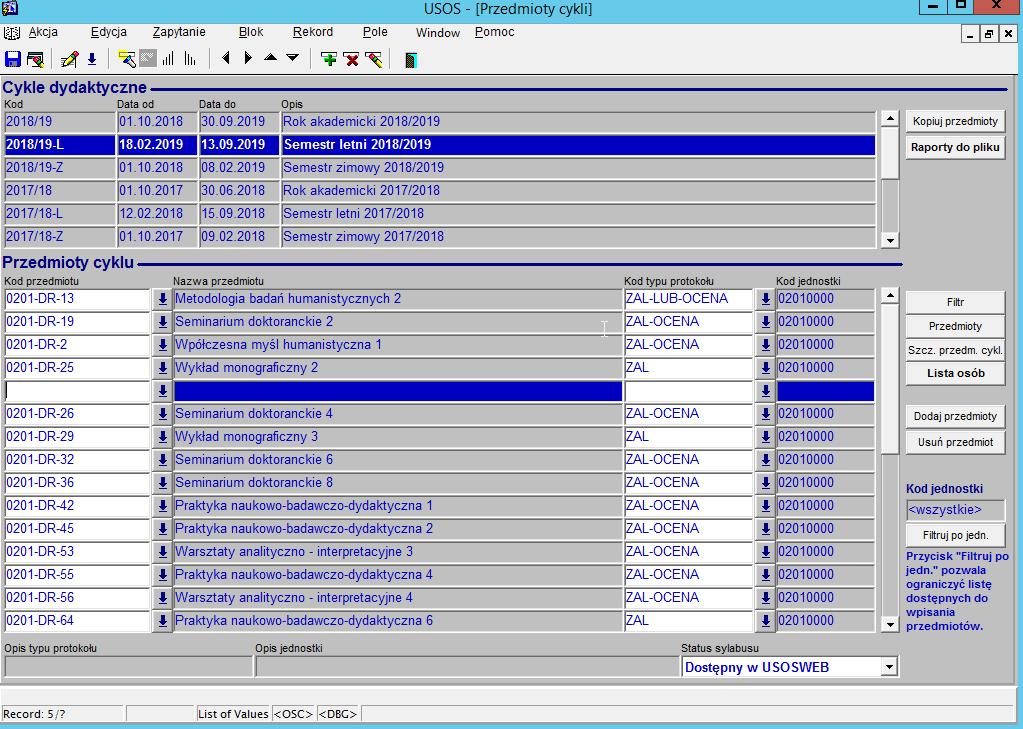 6. Wpisywanie przedmiotów na cykl dydaktyczny. Aby była możliwość zapisania studentów na przedmiot, taki przedmiot musi być wpisany na odpowiedni cykl dydaktyczny.