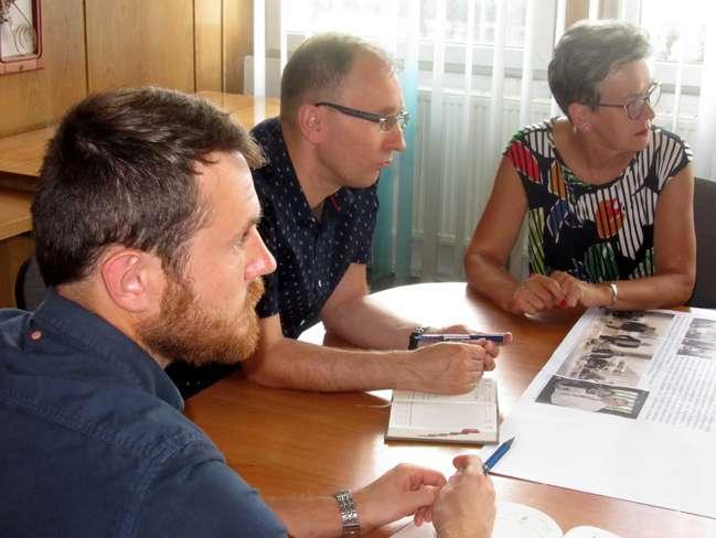 Robert Cieszyński poddał pod rozwagę możliwość i celowość zapraszania na zjazdy regionalne uczniów i studentów szkół uczących zawodu geodety. Akcentował, aby zaproszenie miało charakter oficjalny.