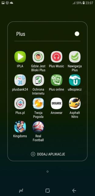 pl na jednym z ekranów głównych oraz folder Plus z aplikacjami Plus Music, plusbank24, Twoja Pogoda, Ochrona Internetu, Plus online, ubezpiecz, Gdzie Jest Bliski Plus, Answear i gry