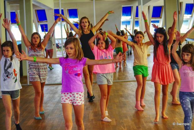 Specyfika wyjazdu Wyjazd skierowany do dzieci, które lubią zajęcia przy muzyce. Oprócz tańca będą ćwiczenia rozciągające i modelujące ciało.