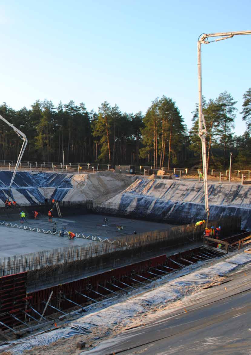 ZTPOK PRZEZ BLISKO 35 GODZIN TRWAŁO BETONOWANIE PŁYTY FUNDAMENTOWEJ BUNKRA ELEKTROCIEPŁOWNI NA ODPADY. Prace zakończono 29 listopada 2013 r.