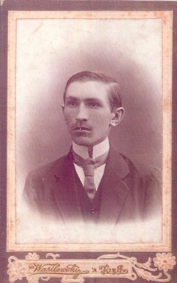 244 1.1004. Brykalski Adam Edmund 2017, 1891-1942, aptekarz Zdjęcie 27 Adam Edmund Brykalski (zdjęcie ze zbiorów Krzysztofa Effenberga).