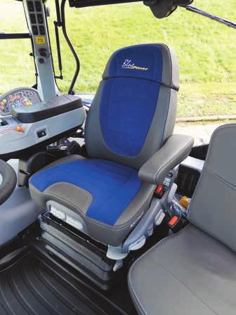 Standardowy, pełnowymiarowy, fotel instruktora można złożyć, gdy się z niego nie korzysta, by zwiększyć powierzchnię roboczą.
