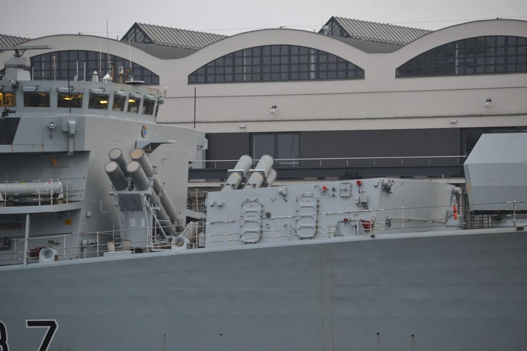 Blok do wpuszczania kontenerów z rakietami CAMM na fregacie HMS Westminster wcale nie jest