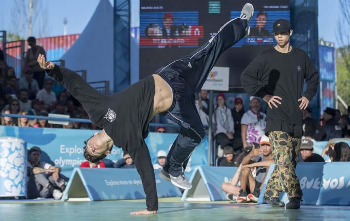 SPORT I TANIEC Breakdance... Jedną z najpopularniejszych subkultur młodego pokolenia jest hip-hop, a taniec, który pojawił się w Nowym Jorku w latach 80.