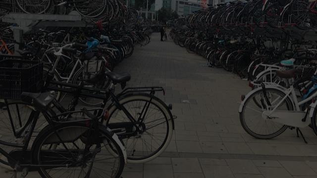 UTRECHT CIEKAWE FAKTY Utrecht znajduje się w centralnym punkcie na mapie do największych miast można