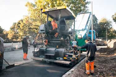 Przy łącznej długości wynoszącej 4,95 m maszyną SUPER 1100-3(i) można komfortowo manewrować nawet na ciasnych placach budowy.