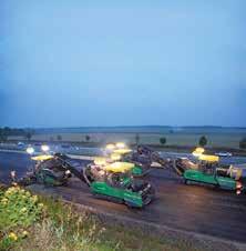 Maksymalna wydajność układania 300 t/h 10,2 t podstawowa 1,85 m 18 Seria SUPER SUPER 1900-3(i) Układarki gąsienicowe i -3 00 R 19 PE SU 10,0 t podstawowa 1,85 m Maksymalna szerokość układania 8,6 m