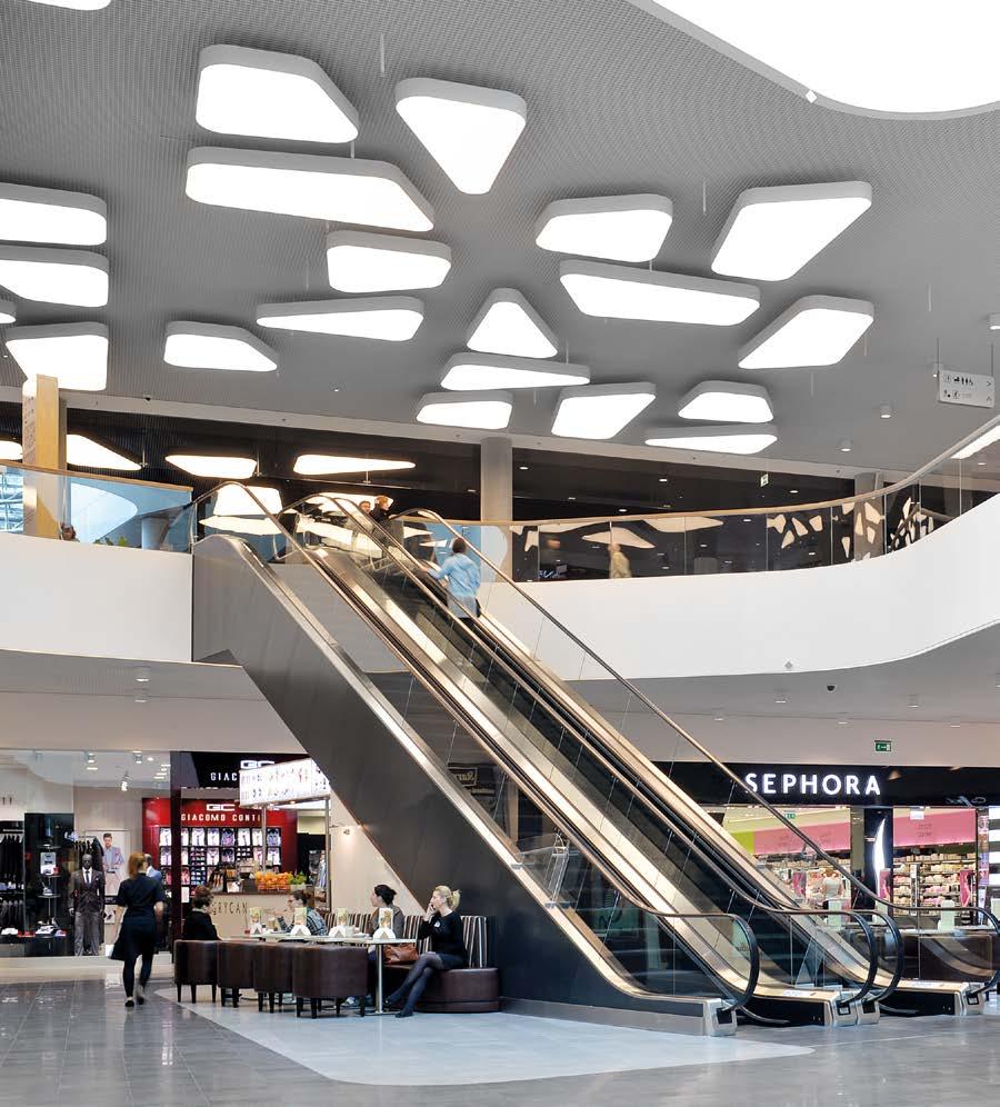 GALERIA WARMIŃSKA, OLSZTYN Projekt: Autorska Pracownia Architektury Kuryłowicz & Associates Produkt: OPEN CELL MICRO CELL OPEN SKY REVEAL DOWN CLIP VARIO z perforacją gradientową Zabudowy pionowe