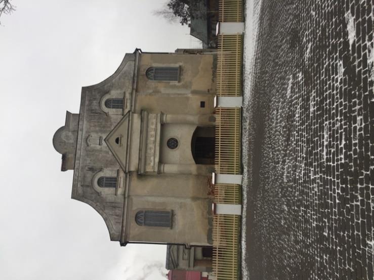 2. Zachowany do dzisiaj budynek dawnej synagogi świadczy o dawnej randze