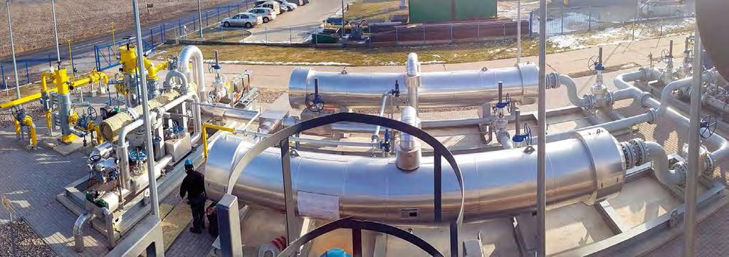 półprzepuszczalny materiał membran wzbogacana jest w hel (z każdych 10 wchodzących molekuł helu 8 przenika przez membranę do strumienia wzbogaconego w hel).
