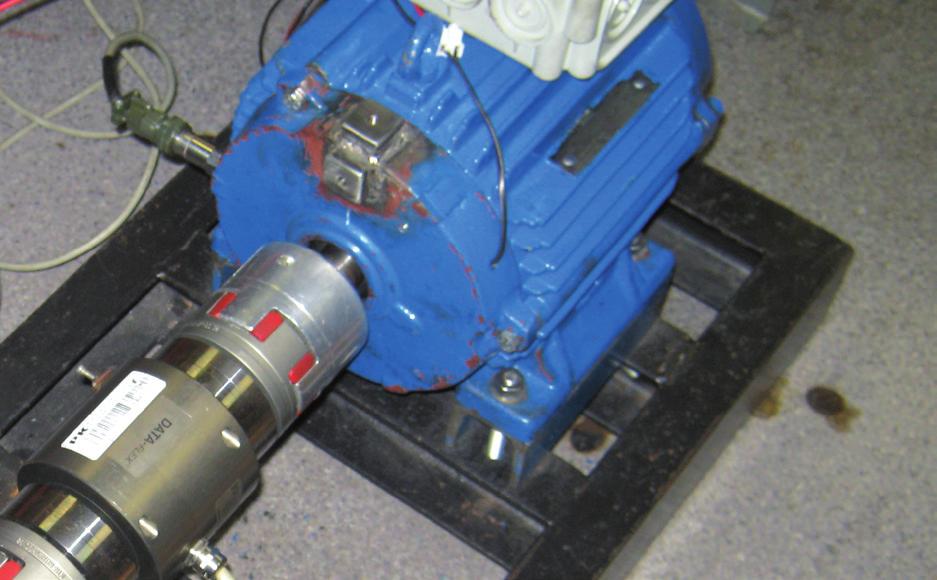 In symmetrical induction machines, flux linkages have a component only in a radial direction.