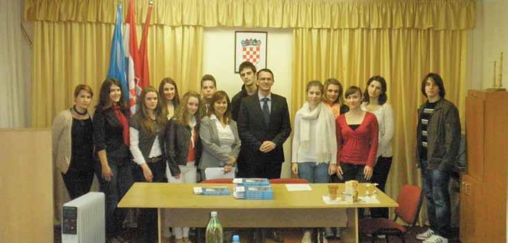 GRAD KASTAV I OVE GODINE STIPENDIRA UČENIKE I STUDENTE Dodijeljeno 28 novčanih potpora NA VRATIMA JADRANA OTVOREN PRVI McDONALD S McDRIVE RESTORAN NA ŠIREM RIJEČKOM PODRUČJU McDonald s za putnike