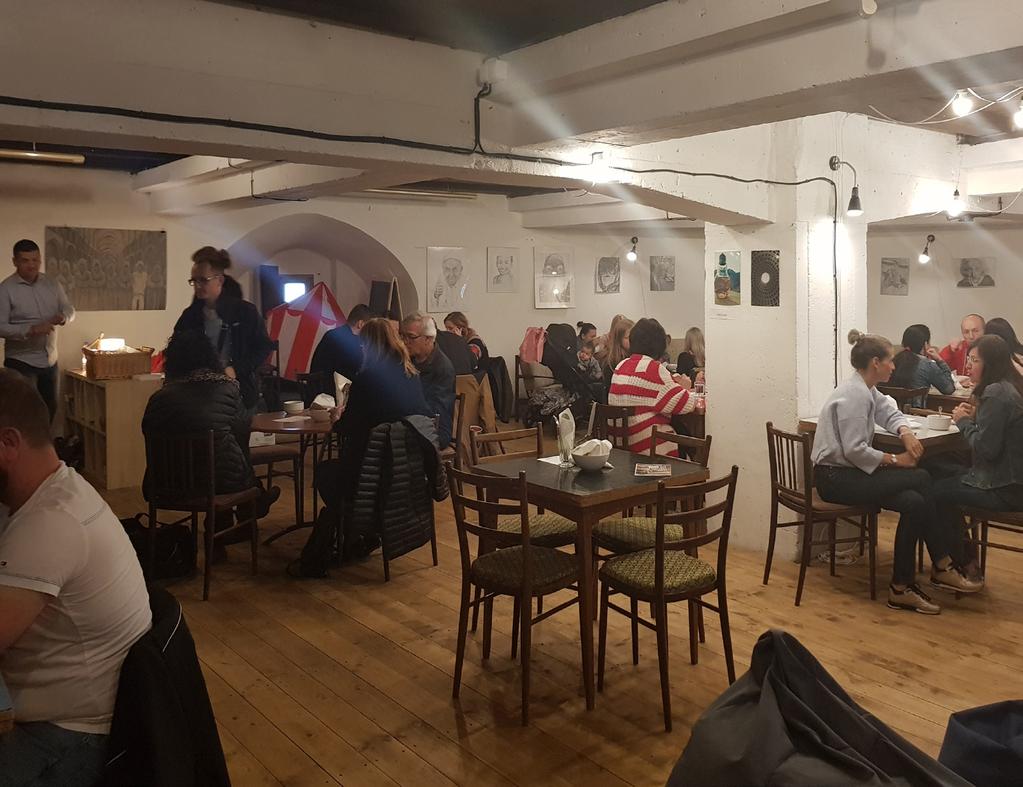 POLIEVKA POMOCI - POZVÁNKA DO PARKU Inšpiráciu pre vznik tohto projektu sme získali počas rozvozu potravinovej pomoci, ktorú Bardejovčania poznajú pod názvom saleziánske kilo.
