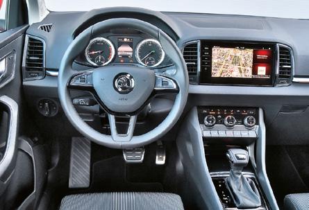 PORÓWNANIE 12 kompaktowych SUV-ów Skoda Karoq 1.5 TSI DSG Style Wnętrze Karoqa robi wrażenie ergonomią, funkcjonalnością oraz łatwością obsługi.