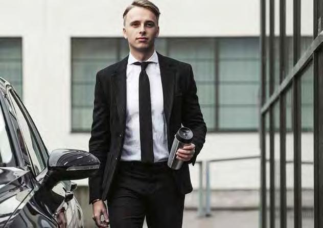 BAGS FIRST Torba weekendowa, czarna Płótno z efektem stonewashed. Praktyczna torba z dwoma uchwytami. Zapinana na zamek, jedna kieszeń zewnętrzna z zamkiem. Art.
