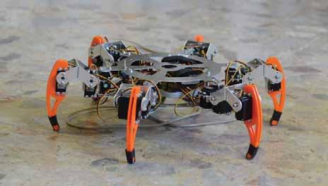 tácia do skutočného robota sa súťažiacim nedarí. Napokon postúpilo do finále 6 najrýchlejších robotov.