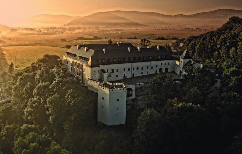 ŠTVRŤROČNÍK O ŽIVOTE NA STAVEBNEJ FAKULTE STU Poznáme Stavbu roka 2014 V priestoroch bratislavského Mestského divadla Pavla Országha Hviezdoslava sa 20.