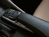 Kolorowy zegar zespolony inspirowany tablicą przyrządów Lexusa LFA
