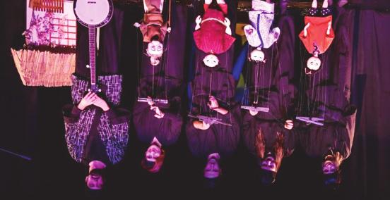 Aceste dou` produc]ii eviden]iaz` orientarea artistic` actual` a Teatrului Luceaf`rul, care promoveaz` colabor`rile cu creatori din str`in`tate pentru a oferi actorilor oportunitatea profesional`