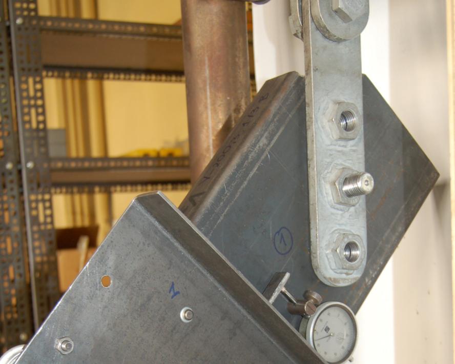 Issues of alternating load in design of cold-formed steel frames with lap joints 419 a) b) Fig. 8.