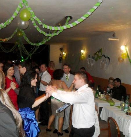 Fašiangy uzavrela v poradí už desiata tradičná zábava Posledný víkend pred Popolcovou stredou sa v Červenom Kláštore vďaka X. ročníku fašiangovej zábavy niesol v duchu zábavy a tanca.