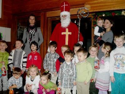 Tento rok sa fašiangy obliekli do zelenej a striebornej farby. Hostia sa zišli takmer z celého Zamaguria, od Matiašoviec až po Veľkú Lesnú. Čakala na nich zábava, chutná večera a bohatá tombola.