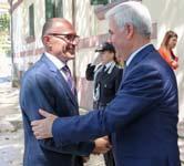 negociatat që po zhvillon Athina me Tiranën. "Besoj se populli ynë po mësohet dalëngadalë të mbështesë zgjidhjet dhe jo problemet.