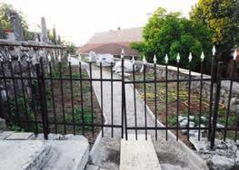 Avto je pokvarjen, za avtobus je zmanjkalo, vlak je predaleč, letališča nimamo in smo jo po polžje ucvrli proti Jadranskemu morju (Sesljan ITA).