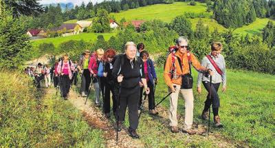 Občina Vrhnika 21 U P O K O J E N S K I K O T I Č E K Družabno srečanje starejših članic in članov Društvo upokojencev Vrhnika že od leta 1986 vsako leto organizira srečanje starejših od 75 let konec