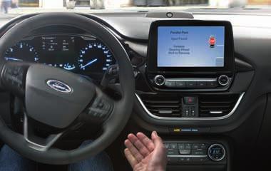 Pakiety bezpieczeństwa Pakiet Driver Assistance 1 (AGKAE) Teraz Twój Ford Fiesta sam zaparkuje System Active Park Assist System Active Park Assst zaparkuje Twojego Forda Fiesta za Ciebie.