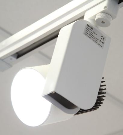 HALOGEN LISTWA 2 M (4 PUNKTY ŚWIETLNE) Ceiling light track 2m long (4 spotlights) Wymiary: D 200 cm (4 punkty świetlne) Dimensions: L 200 cm (4 spotlights) Moc: 4x30W,