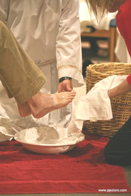 On Holy Thursday Evening, Everyone is Invited to Have Their Feet Washed The night before he died, Jesus washed the feet of his disciples. Then he commanded them to do what he did. At St.