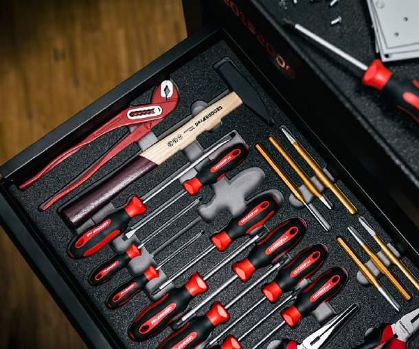 10 MECHANIC BLACK EDITION Wózek warsztatowy MECHANIC od GEDORE red zapewnia jednocześnie bezpieczne, przejrzyste i mobilne przechowywania narzędzi.