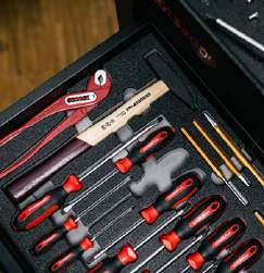 stolarni Ressing Wohnwerk w Solingen. TOOLS OF THE DAY: MECHANIC (R215605) i WINGMAN (R220714). 1 2 Co oznacza metoda 5S 1.