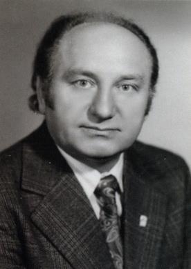 Tadeusz Góra i Stanisław Kondera w Ustjanowej / ze zbiorów KSL w Krośnie/ W 1981 roku przeszedł na emeryturę. Nie rozstawał się z lotniskiem.