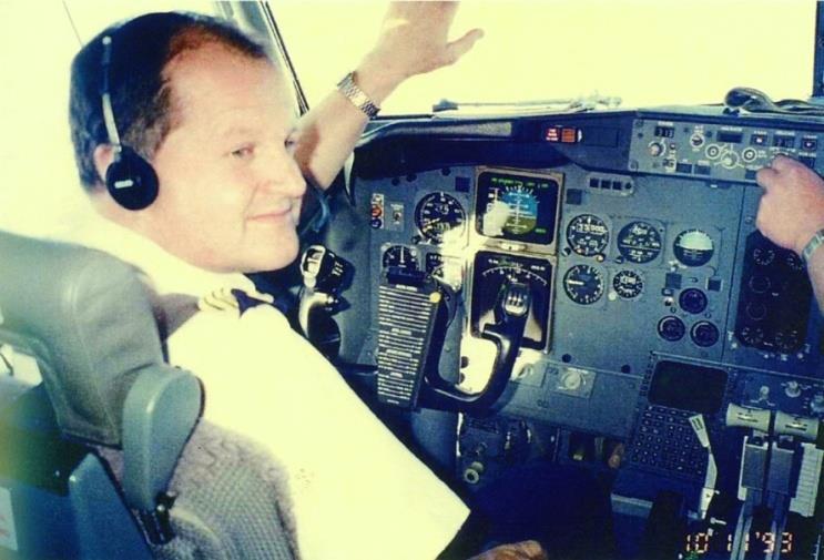 Od 1975 roku był pilotem w Zakładzie Usług Agrolotniczych w Gdańsku. W 1977 roku przeszedł do pracy w PLL LOT gdzie ukończył kurs pilota liniowego.