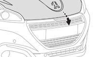 Jeżeli silnik jest gorący, należy ostrożnie operować zewnętrzną dźwignią otwierania i podpórką (niebezpieczeństwo poparzenia). F Wyjąć podpórkę C z wycięcia. F Wpiąć podpórkę na swoje miejsce.