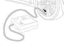 F Rozwinąć przewód (rurkę) schowany pod sprężarką. F Podłączyć przewód do zaworu opony i mocno dokręcić.