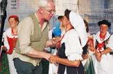 Od kilku lat na festiwal przyjeżdżają zespoły, chóry, soliści, kapele ludowe z coraz odleglejszych stron, aby powalczyć o Łużyckie Skrzypce. Poza sceną odbywają się konkursy kulinarne.